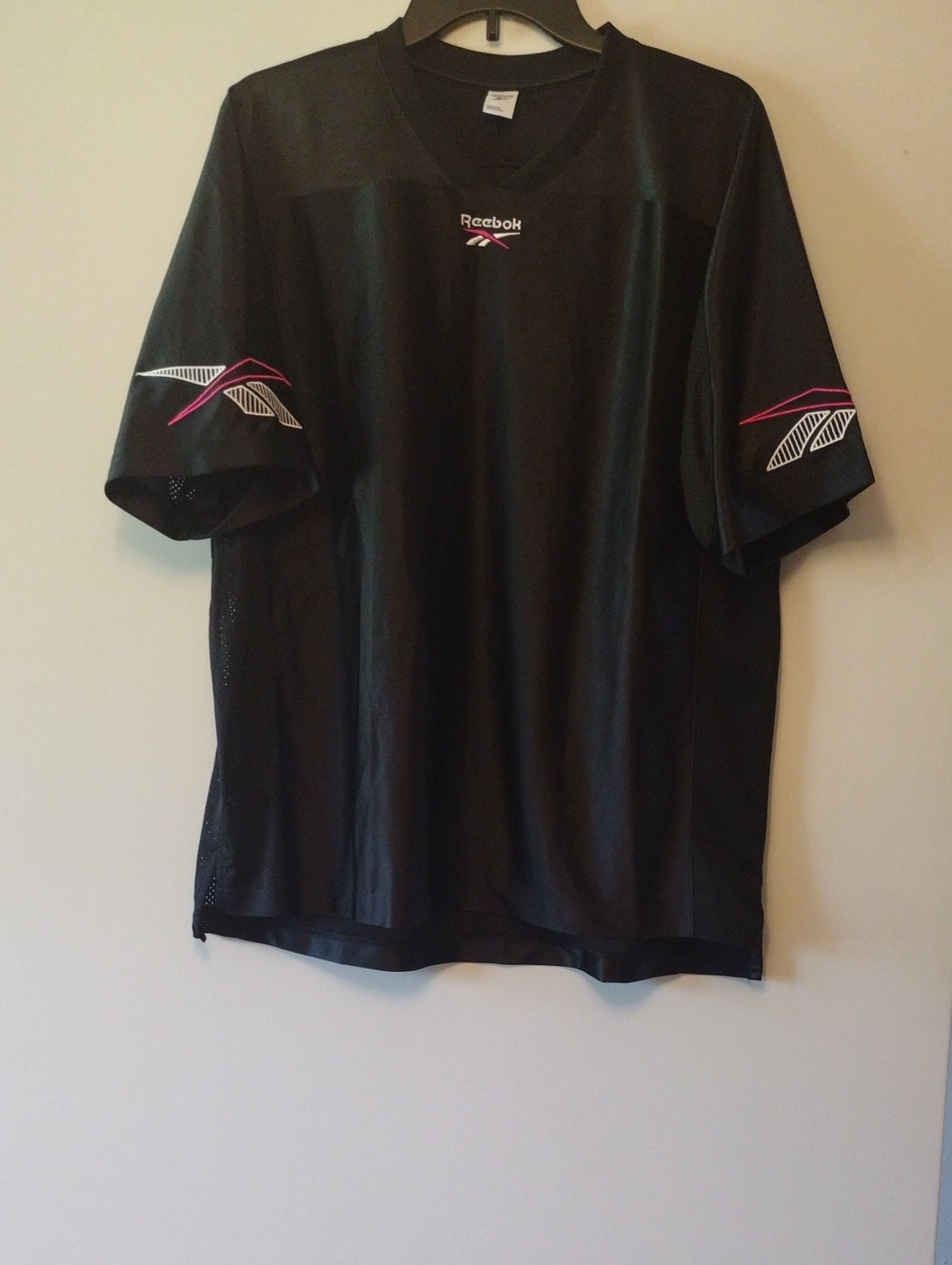 Reebok Women'sBlack Short-Sleeve Athletic Jersey Pink & White Accents pre-owned
